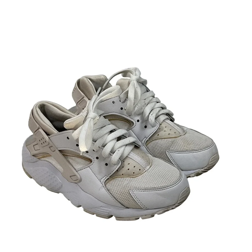 Nike Air Huaraches Big Kids Triple White Running Tennis‎ Shoe Unisex 5 Sporty